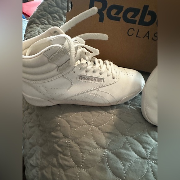 Reebok Hightop Classic - Picture 2 of 5